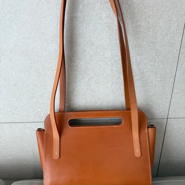 핸드메이드 / 천연가죽 가방 / 2회 착용 / 무드있는 브라운