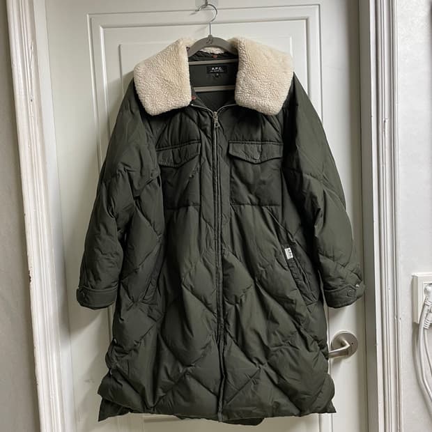 A.P.C. 양털카라 구스다운 롱파카 