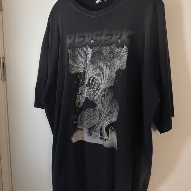 폴리테루 베르세르크 버서커 반팔 티셔츠