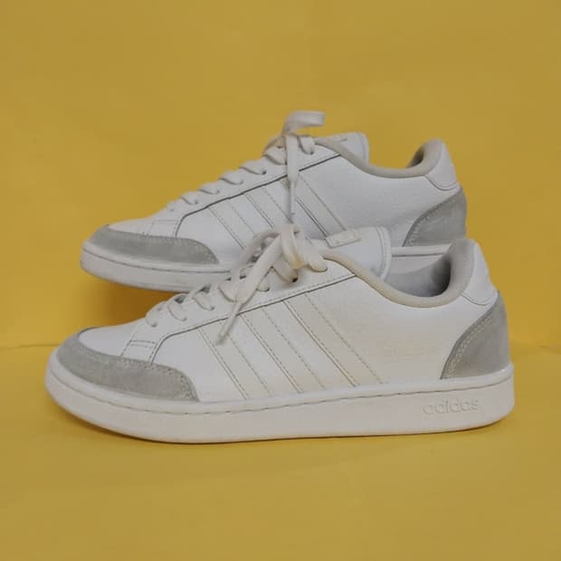 남녀공용 아디다스 그랜드 코트 SE 운동화 (245)