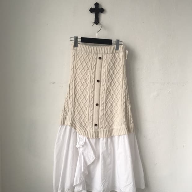 Layered point cable pattern knit skirt