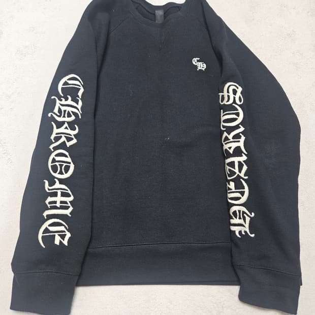 [L] 크롬하츠 자수 vic 크루넥