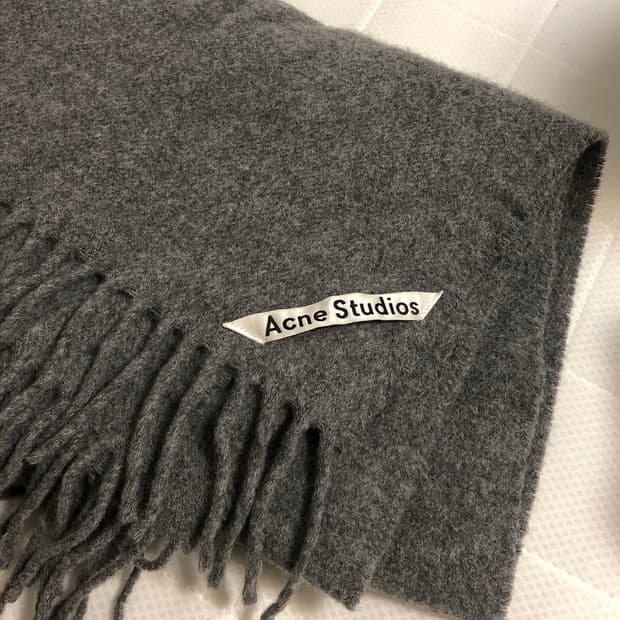 아크네스튜디오 울 머플러