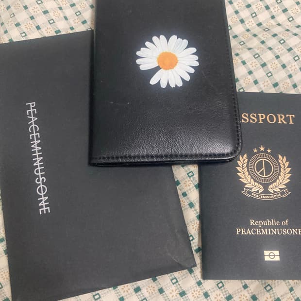 피스마이너스원 여권지갑팔아요