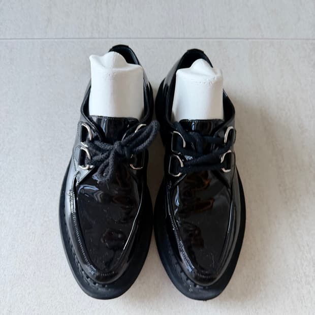 생로랑 블랙 에나멜 로퍼 37