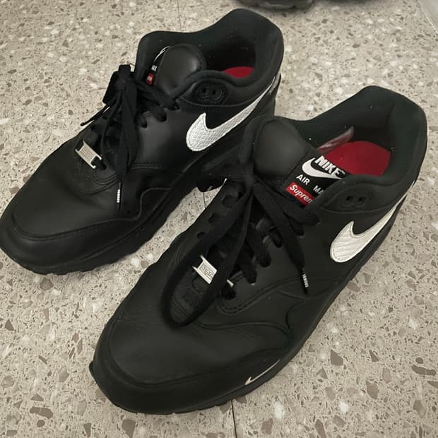 슈프림 나이키 에어맥스 270
