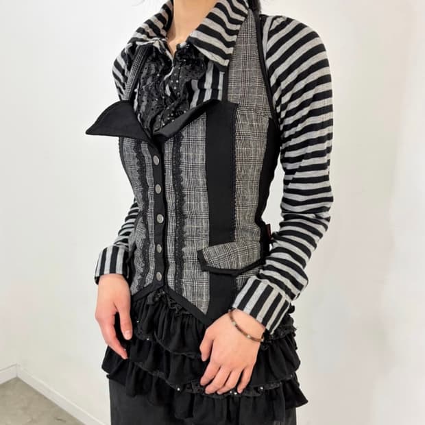 Ozz on 오즈온 홀터넥 슬리브리스ozz onste