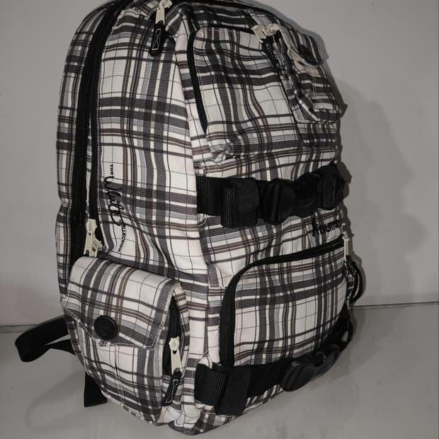 버튼 화이트 컬렉션 체크 멀티포켓 노트북 백팩