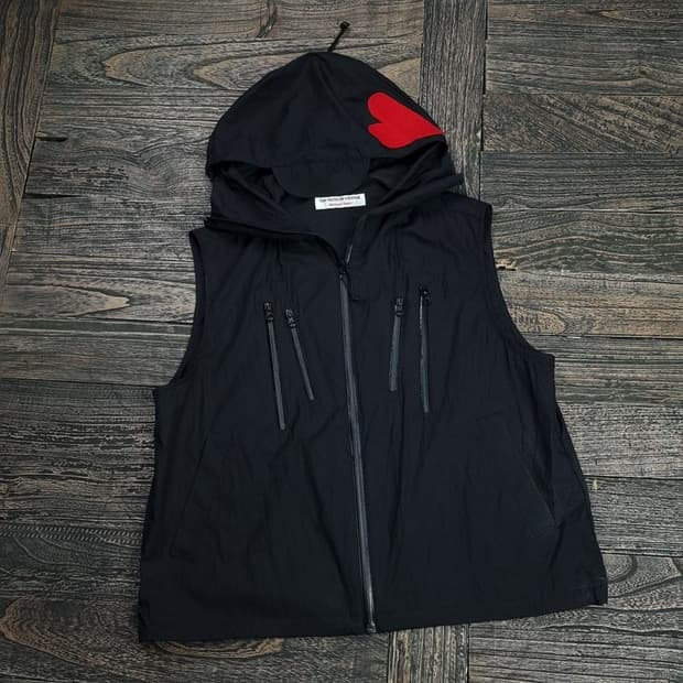 [더뮤지엄비지터] 고프코어 나일론 후드 베스트 조끼 블랙 M16858