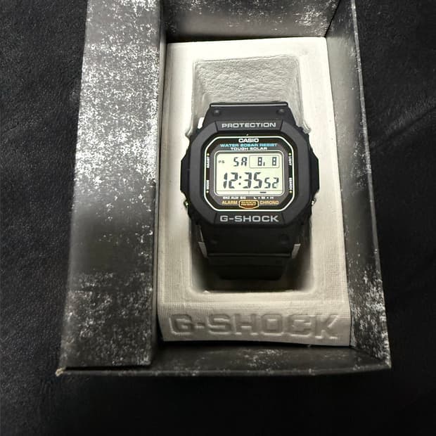 지샥 g-5600ue-1dr 방수 시계 새상품 gshock