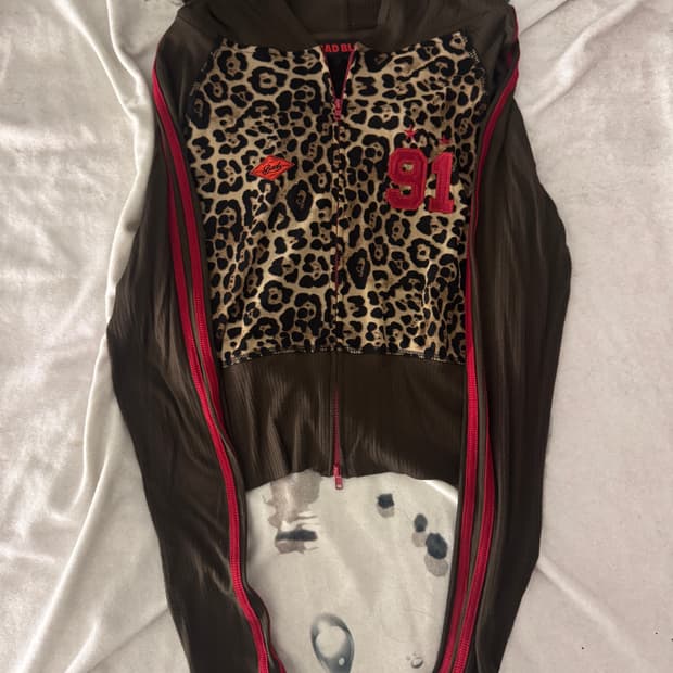 배드 블러드 호피 후드집업