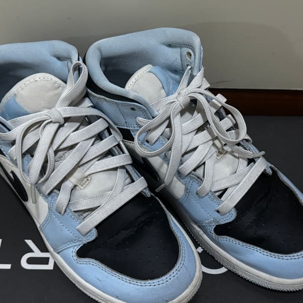 조던 1 미드 아이스 블루 블랙 (GS)