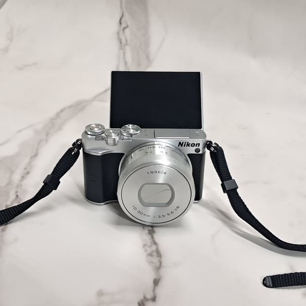 블핑지수&셀카) Nikon1 J5 미러리스 디카 / 렌즈