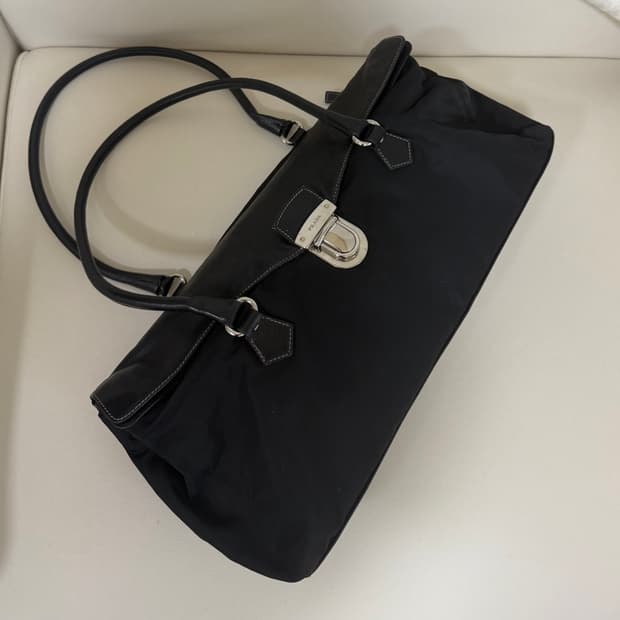 프라다 바게트 숄더백