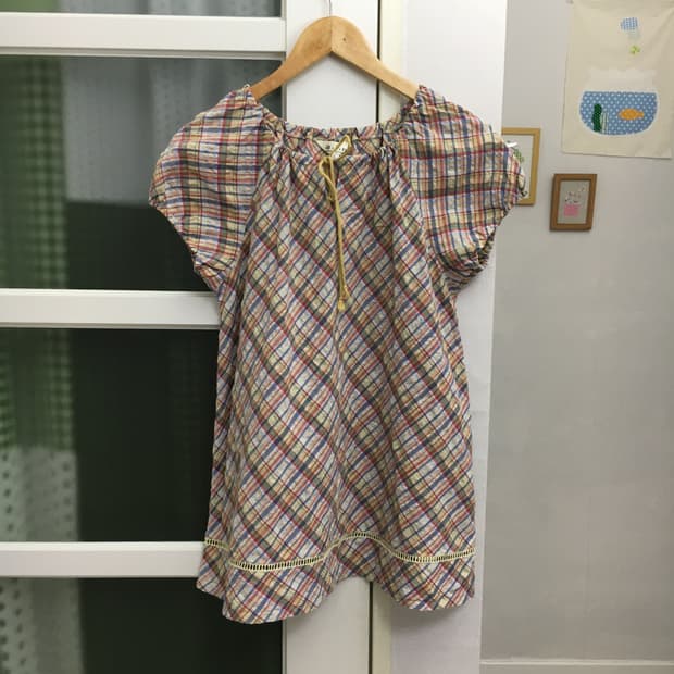 다채색 체크 반소매 블라우스