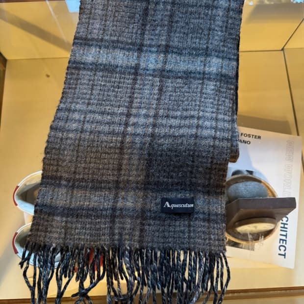 아쿠아스큐텀 머플러 