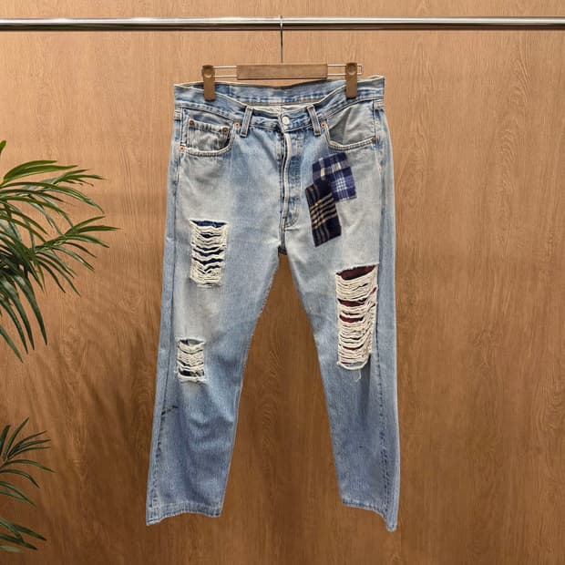 리바이스 501 디스트로이드 워싱 데님 팬츠 체크 패치 디테일 연청