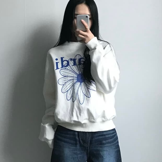 마르디 메크르디 빅로고 화이트 맨투맨