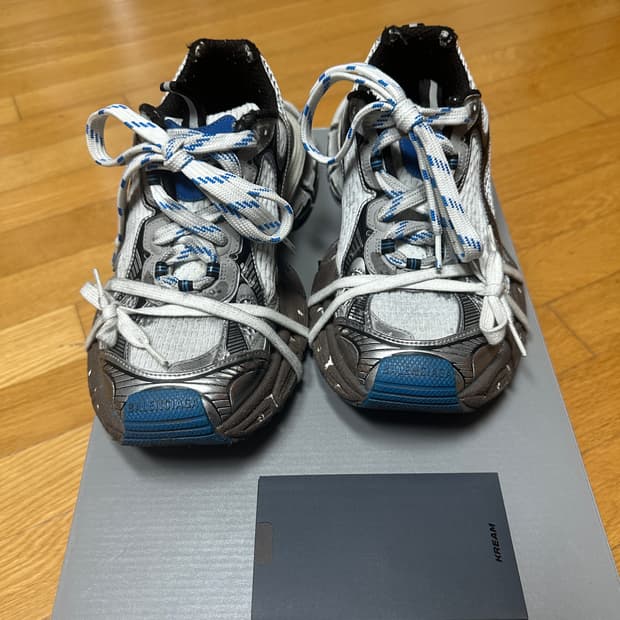 발렌시아가 3xl 블루 원아웃 41사이즈 팝니다.