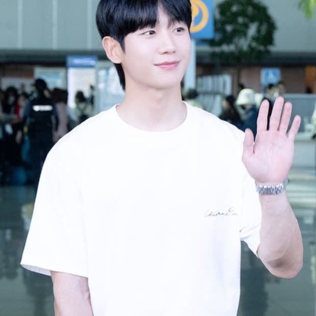 (정품)정해인디올 은방울꽃반팔티 75만원 새상품급