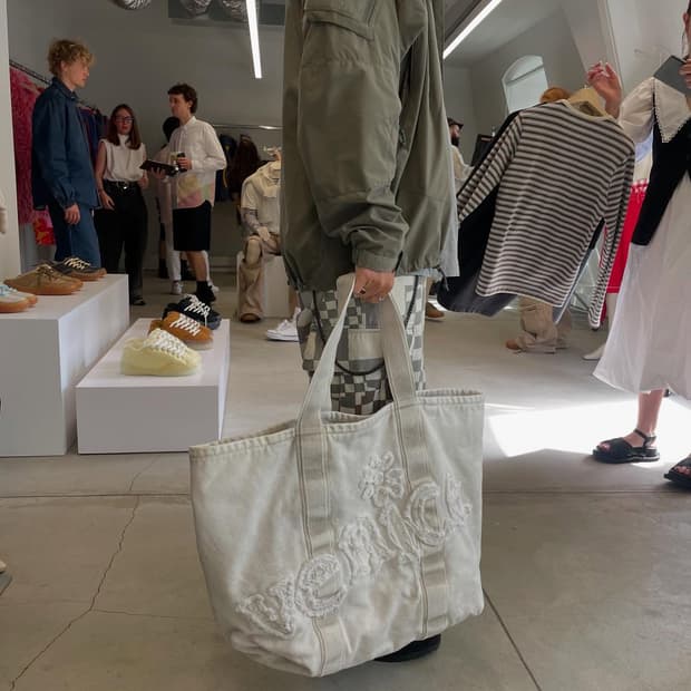 ERL 25SS 오프화이트 베니스 토트백