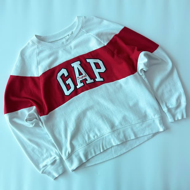 GAP 아치 로고 배색 스웨트셔츠