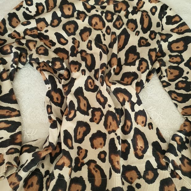 [갸루] 레오파드 패턴 폴라넥 긴팔 티셔츠 캐시미어
