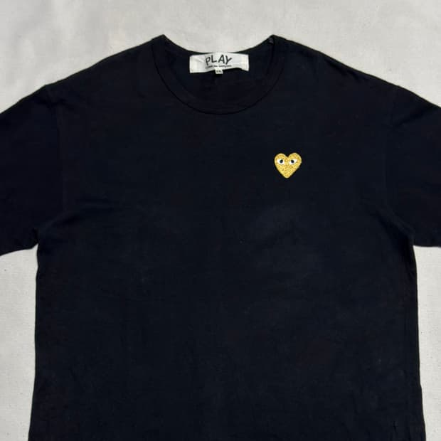 XXL 꼼데가르송 골드하트와펜 블랙 반팔 티셔츠