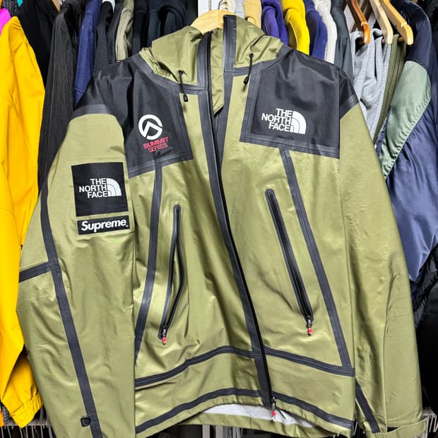 슈프림 x 노스페이스 서밋 시리즈 아우터 테이프 심 자켓 올리브 xl