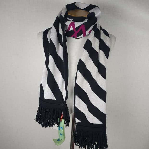 오프화이트 에로우 로고 머플러(새상품)