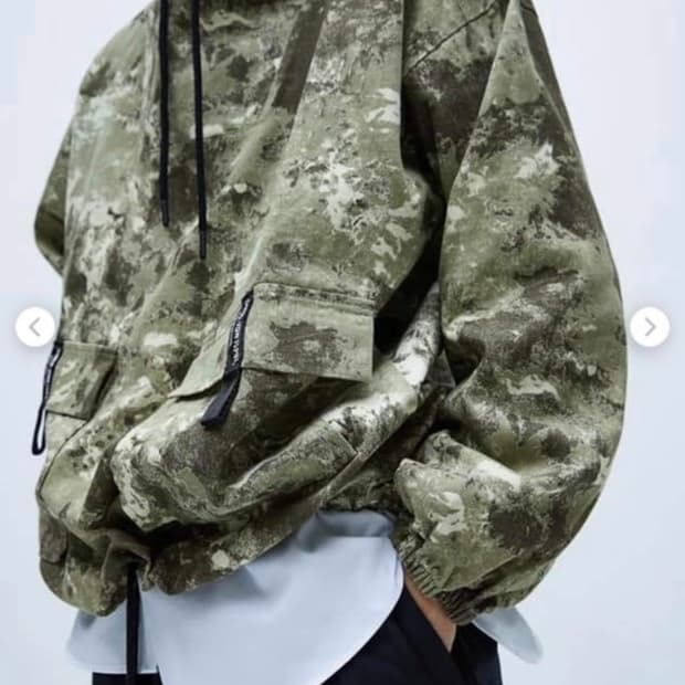 자라 하이넥 후드티