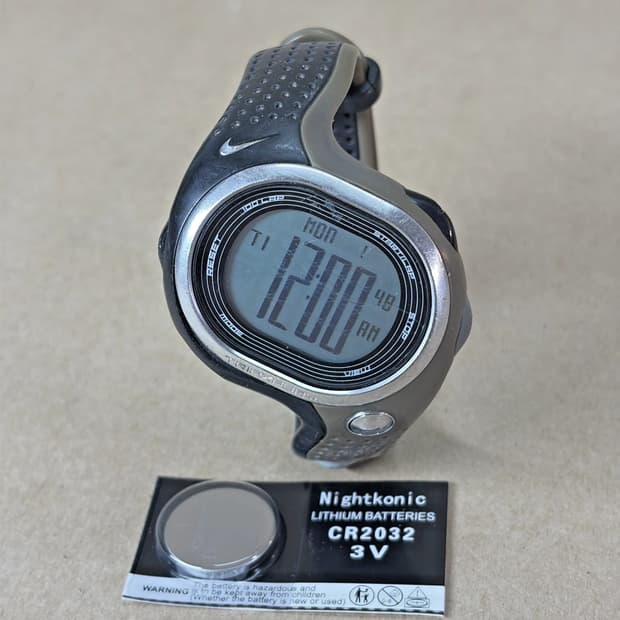 나이키 트라이엑스 퓨리 디지털 시계