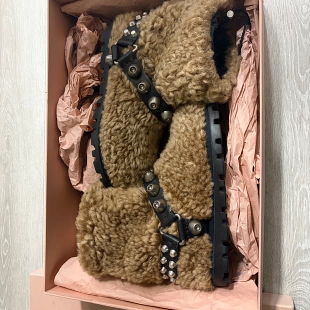 미우미우 miumiu 퍼 시어링 부츠 255