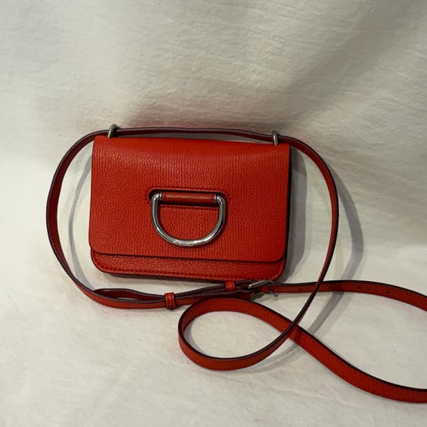 버버리 D링 미니 가죽 크로스백 가방