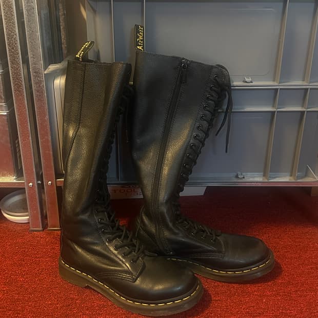 닥터마틴 1B60 20홀