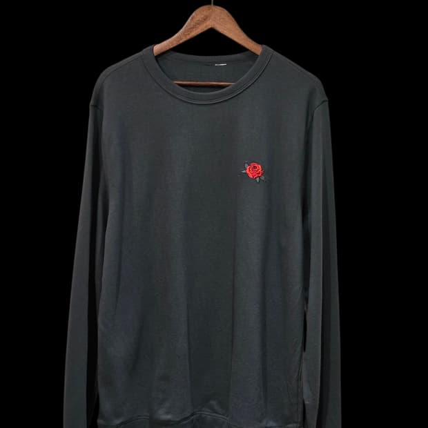 H&M Dark Teal Rose Embroidered 스웻셔츠