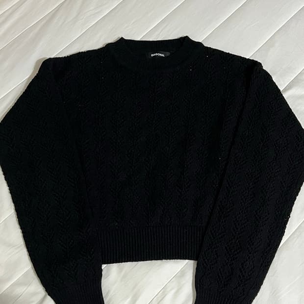 다이애그널 레이스펀칭 니트