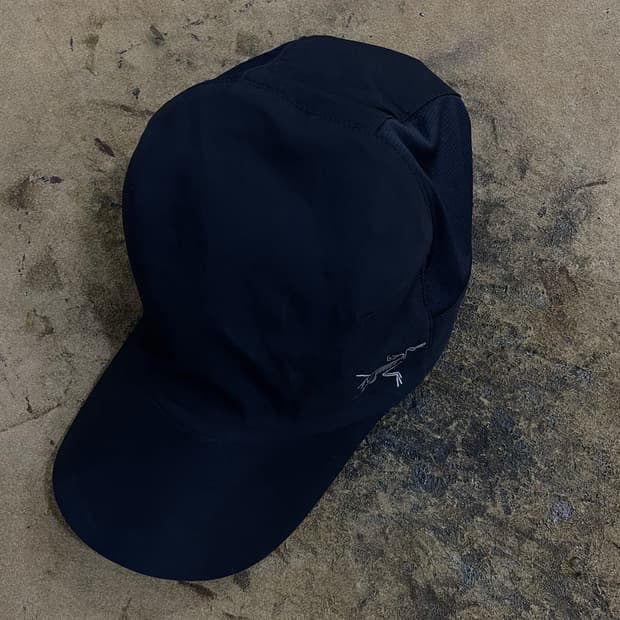 아크테릭스/블랙 볼캡