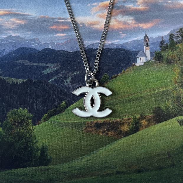 샤넬 클래식 CC로고 실버 목걸이 화이트
