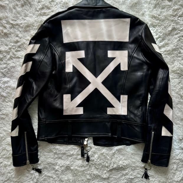 오프화이트 가죽 라이더 자켓 블랙