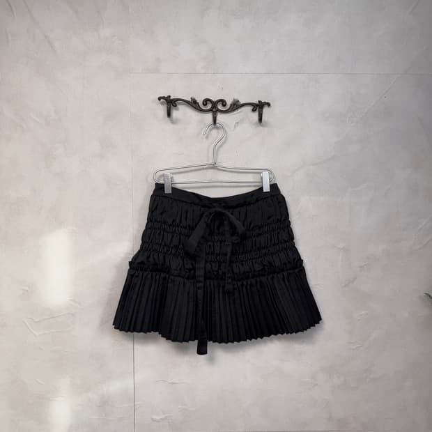 Black satin shirring pleats mini skirt