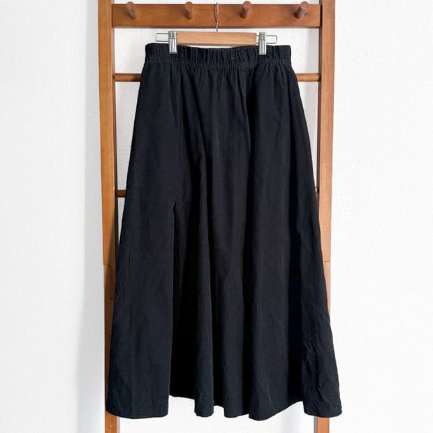 소프트 블랙 밴딩 스커트