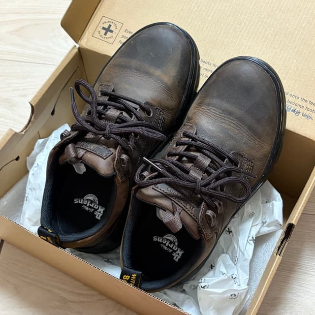 닥터마틴 리더 와이오밍 다크 브라운 크레이지 호스 230