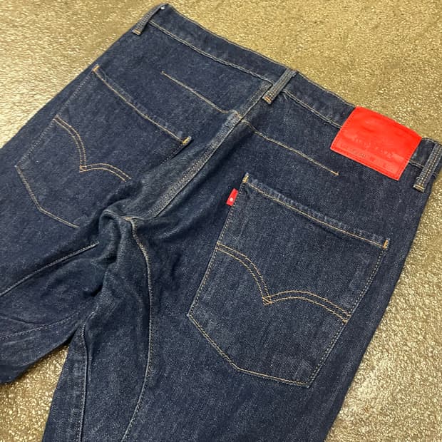 LEJ570 리바이스 엔지니어드진 (31“)