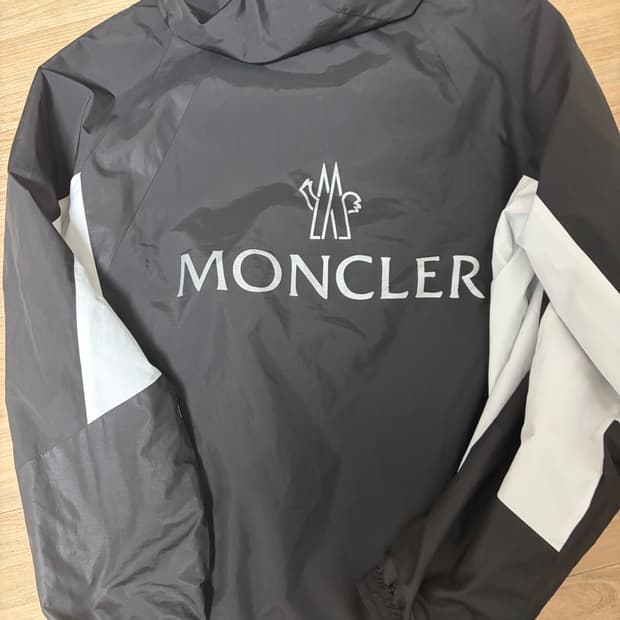 (급처) 몽클레어 바람막이 판매