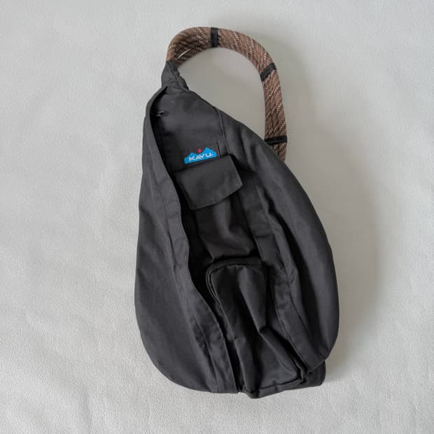 카부(KAVU) 슬링백