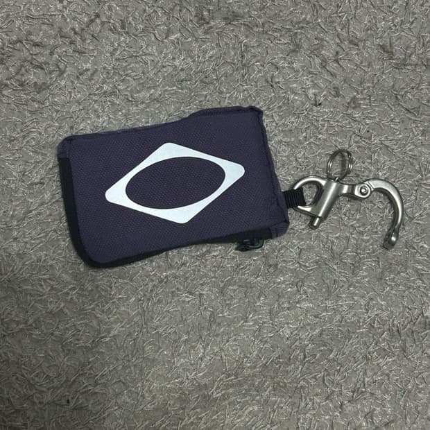 미스치프 롬버스 카라비너 파우치 퍼플