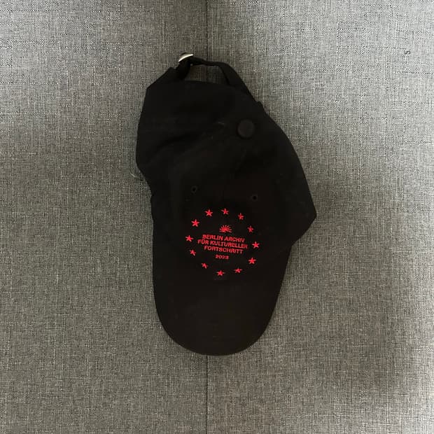 베를린포토북디스트리뷰션 ARCHIV SYMBOL 001 Cap