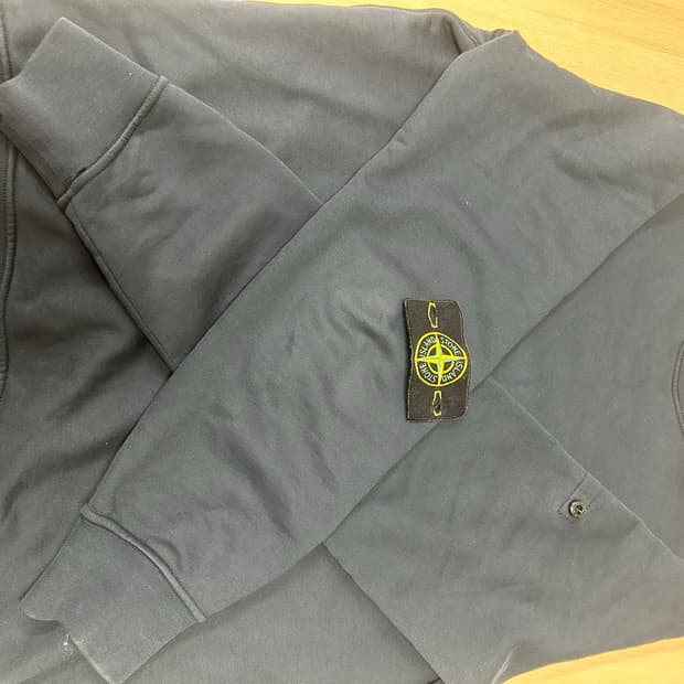 스톤아일랜드 24-25년식 네이비 맨투맨