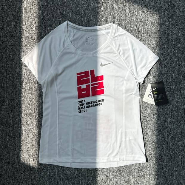 나이키 2017 하프마라톤 반팔티셔츠